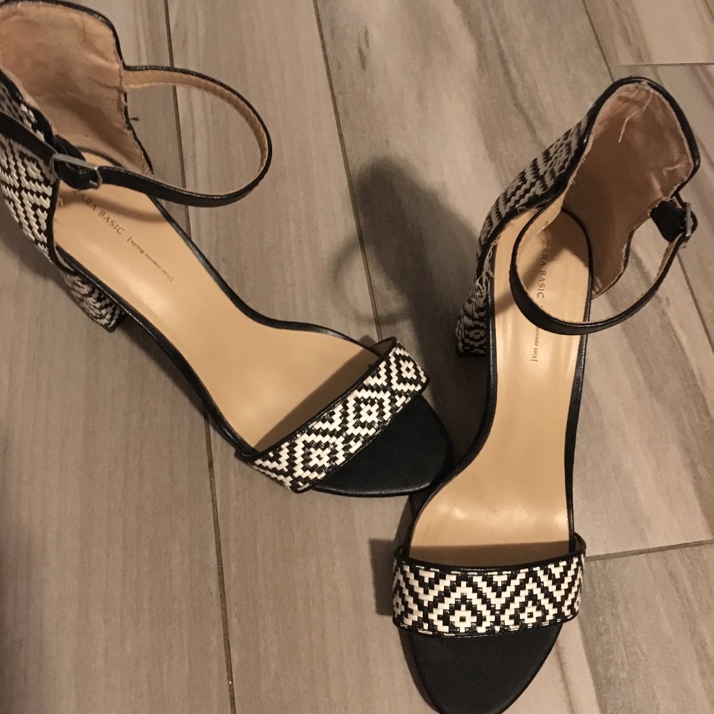 Zara sandal heel shoe.